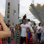 Fotografía de archivo de varios turistas que se sacan fotos en el puerto de San Juan, en Puerto Rico. EFE/Thais Llorca