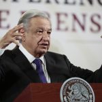 El presidente de México, Andrés Manuel López Obrador, participa durante su conferencia de prensa matutina en Palacio Nacional, este martes en la Ciudad de México (México). EFE/José Méndez