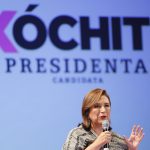 La candidata presidencial de la coalición opositora 'Fuerza y Corazón por México', Xóchitl Gálvez, participa en una conferencia con académicos y universitarios del Instituto Tecnológico de Estudios Superiores de Occidente (ITESO) este martes en la ciudad de Tlaquepaque (México). EFE/ Francisco Guasco