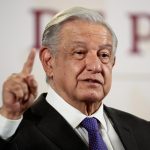 El presidente de México, Andrés Manuel López Obrador, ofrece su conferencia de prensa matutina este martes en el Palacio Nacional en la Ciudad de México (México). EFE/ José Méndez