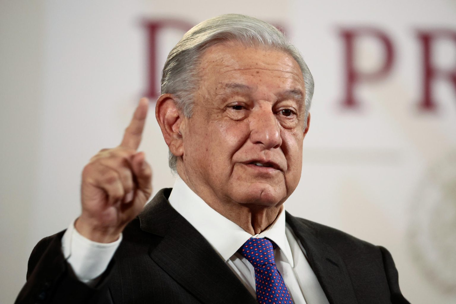 El presidente de México, Andrés Manuel López Obrador, ofrece su conferencia de prensa matutina este martes en el Palacio Nacional en la Ciudad de México (México). EFE/ José Méndez