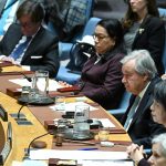 Fotografía cedida por la ONU donde aparece su secretario general, António Guterres (c), mientras asiste a la reunión del Consejo de Seguridad sobre el mantenimiento de la paz y la seguridad internacionales este lunes, en la sede del organismo en Nueva York (EE. UU). EFE/Evan Schneider/ONU /SOLO USO EDITORIAL /NO VENTAS /SOLO DISPONIBLE PARA ILUSTRAR LA NOTICIA QUE ACOMPAÑA /CRÉDITO OBLIGATORIO