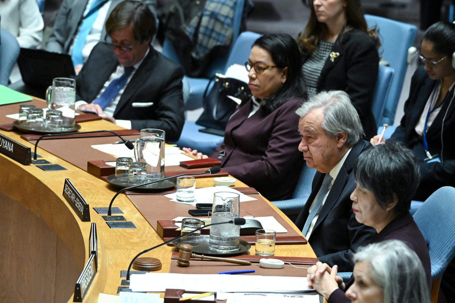 Fotografía cedida por la ONU donde aparece su secretario general, António Guterres (c), mientras asiste a la reunión del Consejo de Seguridad sobre el mantenimiento de la paz y la seguridad internacionales este lunes, en la sede del organismo en Nueva York (EE. UU). EFE/Evan Schneider/ONU /SOLO USO EDITORIAL /NO VENTAS /SOLO DISPONIBLE PARA ILUSTRAR LA NOTICIA QUE ACOMPAÑA /CRÉDITO OBLIGATORIO