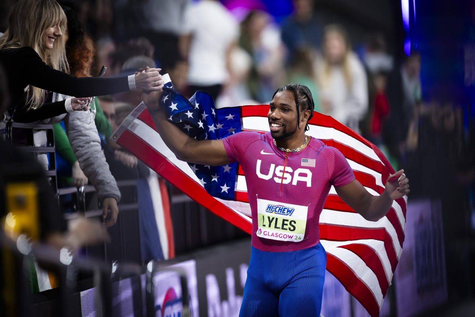 El estadounidense Noah Lyles tras la carrera de los 60 metros en el mundial de atletismo de Glasglow. EFE/EPA/MICHAEL BUHOLZER