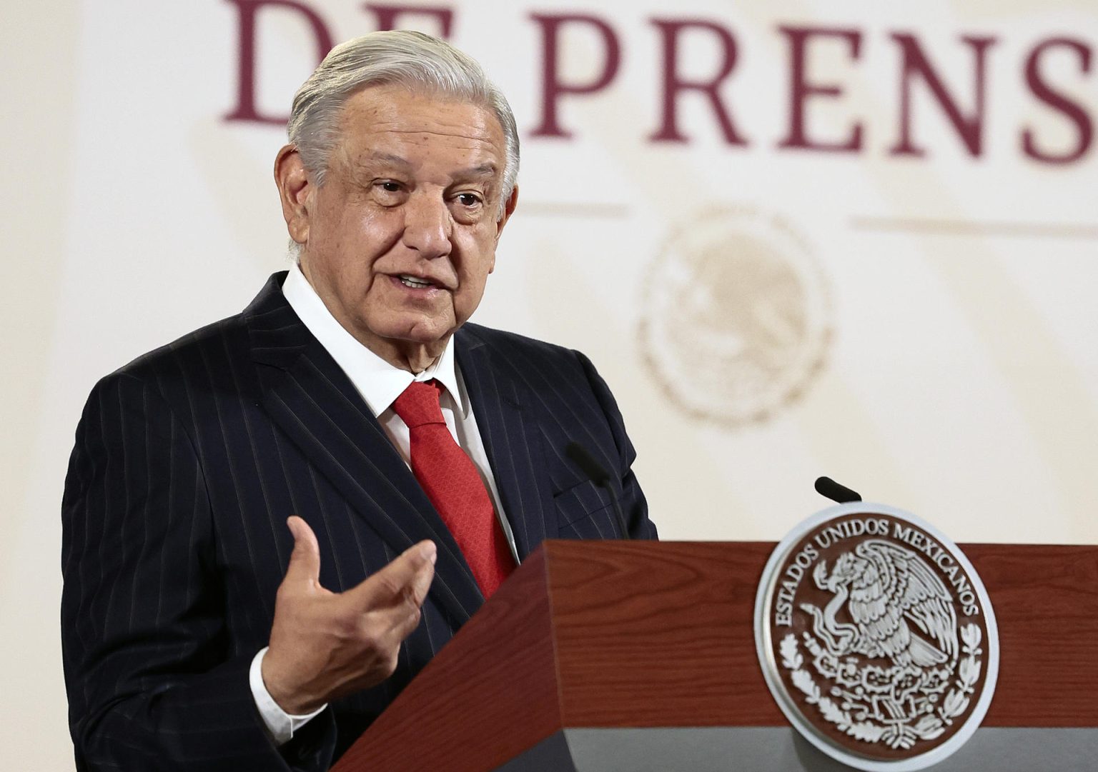 El presidente de México, Andrés Manuel López Obrador, participa durante su conferencia de prensa matutina este martes en Palacio Nacional de la Ciudad de México (México). EFE/José Méndez