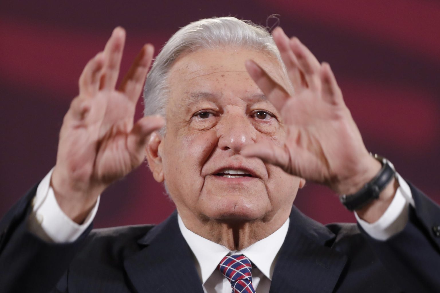 El presidente de México, Andrés Manuel López Obrador, habla durante su conferencia de prensa matutina este miércoles, en el Palacio Nacional en la Ciudad de México. (México). EFE/ Isaac Esquivel