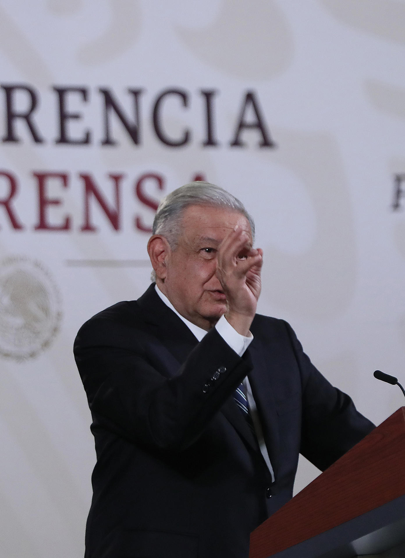 El presidente de México, Andrés Manuel López Obrador, habla durante una rueda de prensa este miércoles, en el Palacio Nacional de la Ciudad de México (México). EFE/ Mario Guzmán
