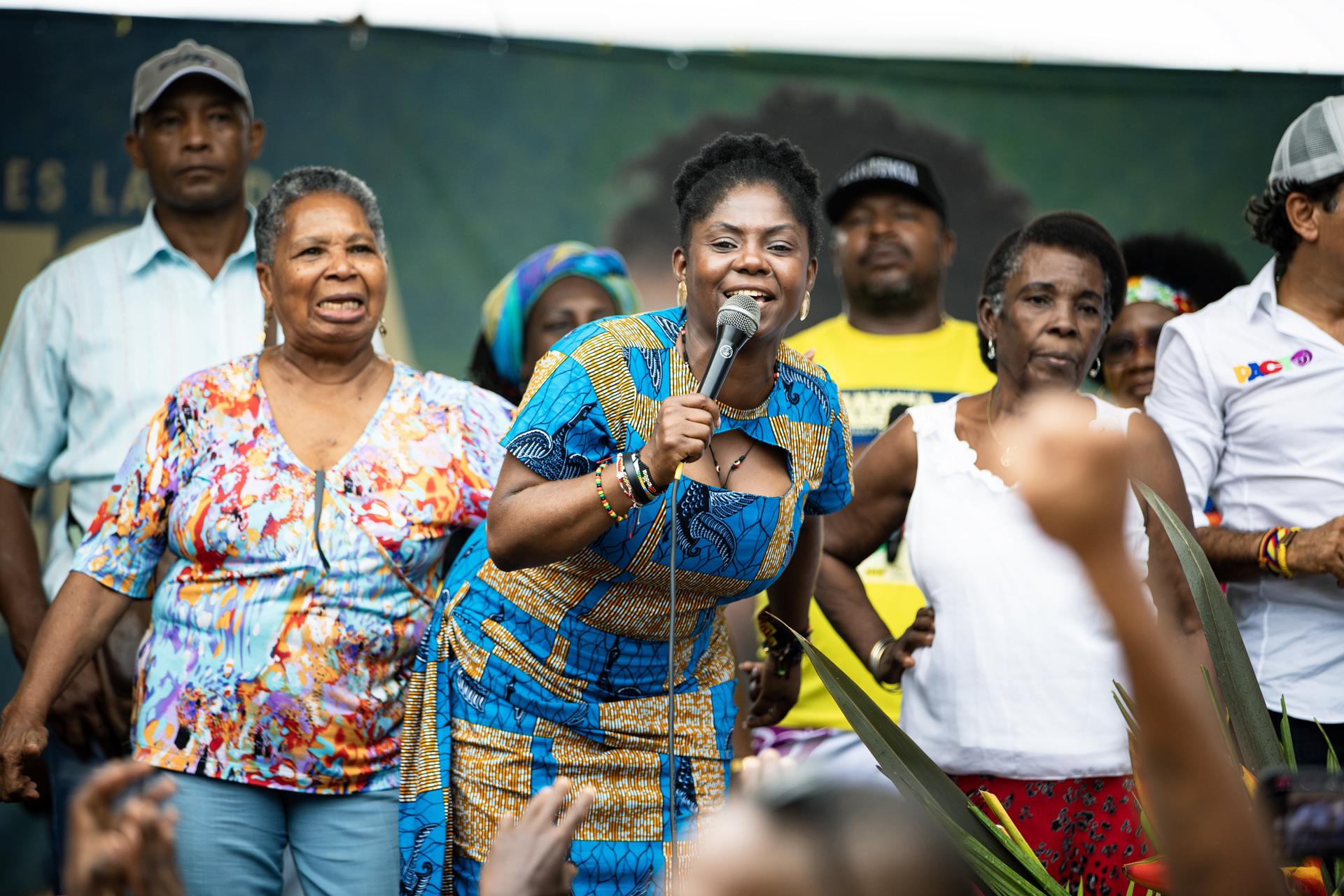 Fotograma cedido por el Festival de Cine de La Habana de Nueva York (HFFNY) donde aparece Francia Márquez, que en 2022 se convirtió en la primera vicepresidenta afrodescendiente de Colombia, durante una escena del documental 'Igualada', del colombiano Juan Mejía Botero, quien será el encargado de clausurar el certamen cinematográfico. EFE/HFFNY /SOLO USO EDITORIAL /NO VENTAS /SOLO DISPONIBLE PARA ILUSTRAR LA NOTICIA QUE ACOMPAÑA /CRÉDITO OBLIGATORIO
