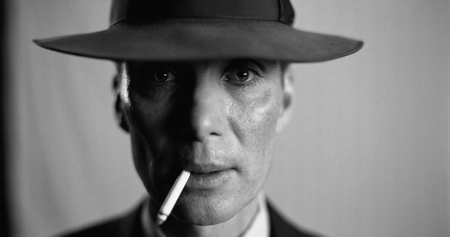 Fotograma cedido por Universal Pictures donde aparece el actor Cillian Murphy en su papel de J. Robert Oppenheimer para la película 'Oppenheimer'. EFE/ Universal Pictures SÓLO USO EDITORIAL/SÓLO DISPONIBLE PARA ILUSTRAR LA NOTICIA QUE ACOMPAÑA (CRÉDITO OBLIGATORIO)