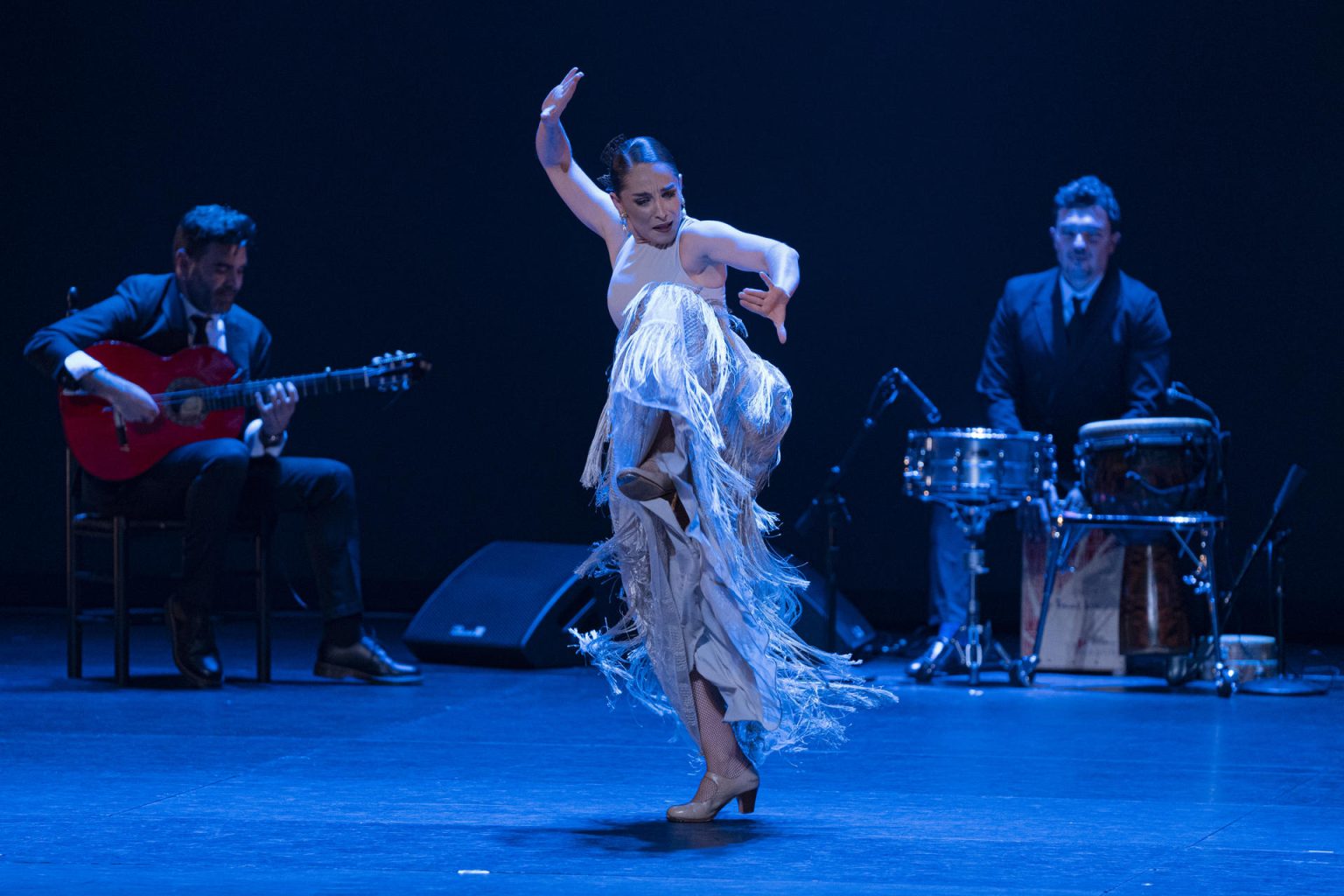 Un conjunto flamenco y una bailaora fueron registrados este sábado, 13 de marzo, durante la Gala Flamenca, en el New York City Center, en Nueva York (NY, EE.UU.). EFE/Angel Colmenares