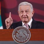 El presidente de México, Andrés Manuel López Obrador, habla este viernes durante una rueda de prensa matutina, en el Palacio Nacional de Ciudad de México (México). EFE/ Sáshenka Gutiérrez