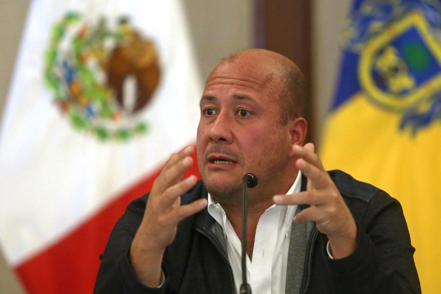 Fotografía de archivo fechada el 7 de abril del 2020, que muestra al gobernador de Jalisco, Enrique Alfaro Ramírez, durante una rueda de prensa en la ciudad de Guadalajara, estado de Jalisco (México). EFE/Francisco Guasco