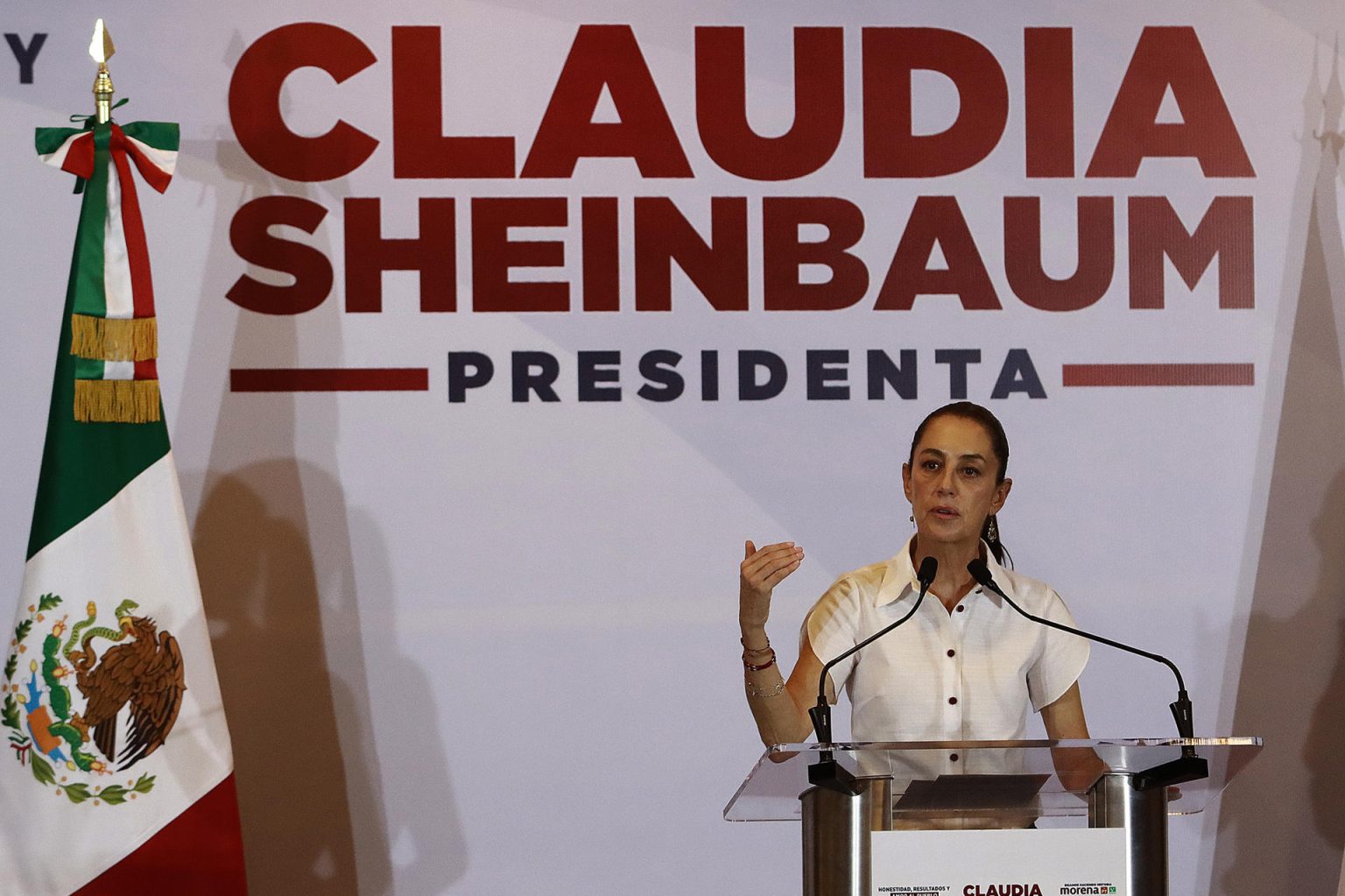 La candidata presidencial de la coalición Sigamos Haciendo Historia Claudia Sheinbaum habla este sábado durante un acto de campaña, en Ciudad Juárez (México). EFE/Luis Torres