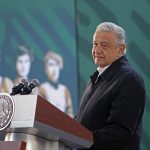 El presidente de México, Andrés Manuel López Obrador, habla durante una rueda de prensa este viernes en Morelia (México). EFE/ Iván Villanueva