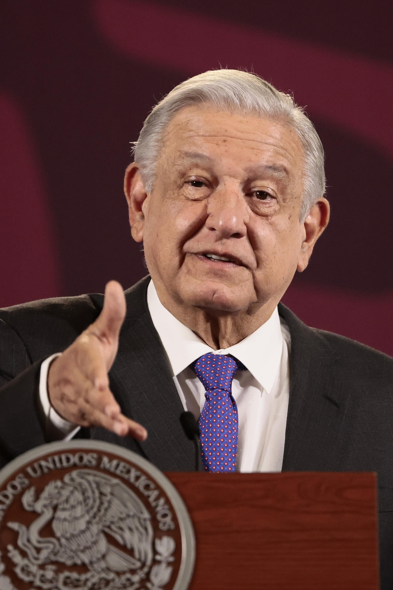 El presidente de México, Andrés Manuel López Obrador, ofrece su conferencia de prensa matutina este martes en el Palacio Nacional en la Ciudad de México (México). EFE/ José Méndez
