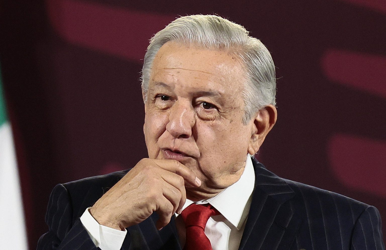 El presidente de México, Andrés Manuel López Obrador, participa durante su conferencia de prensa matutina este martes en Palacio Nacional de la Ciudad de México (México). EFE/José Méndez