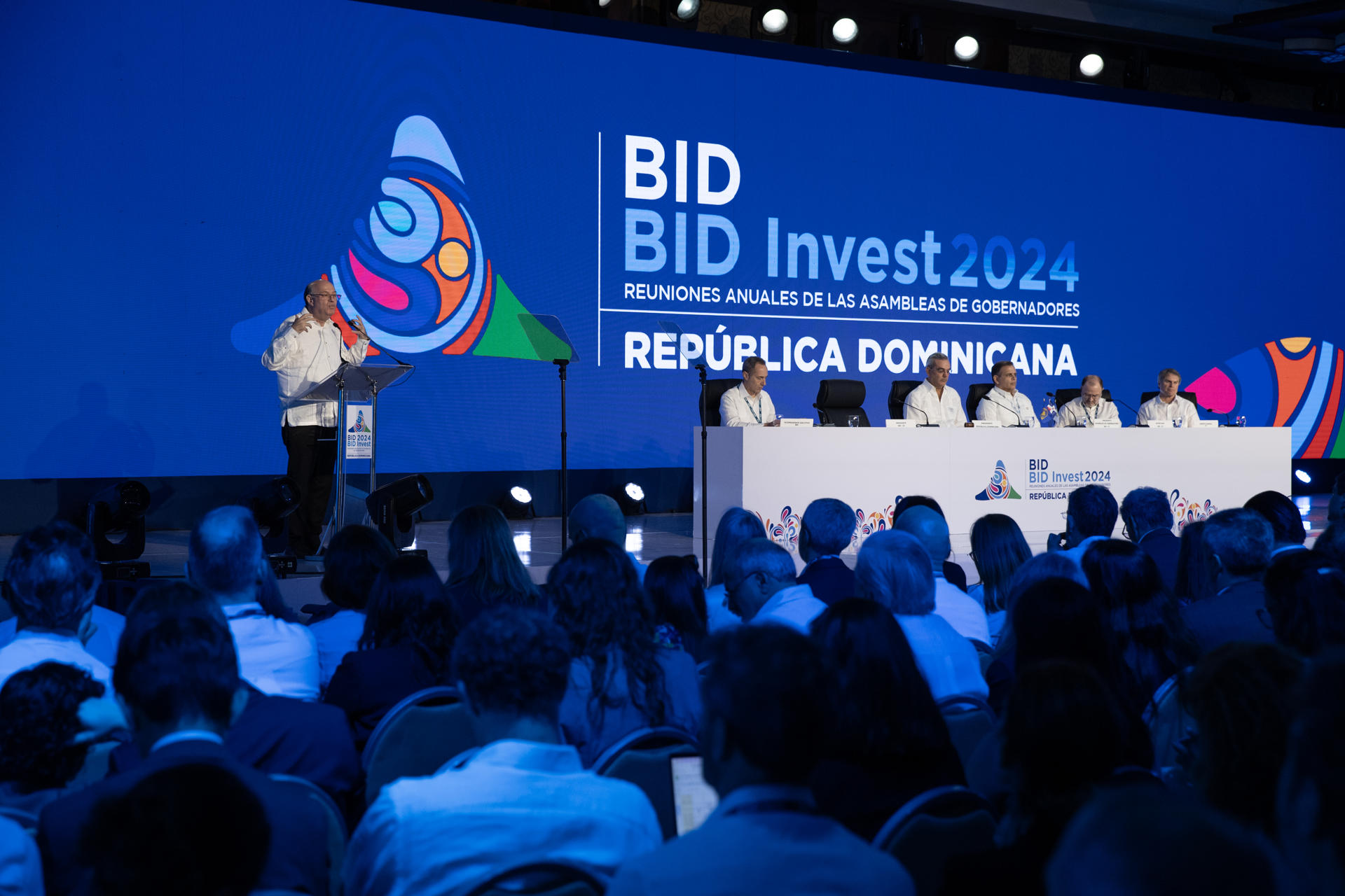 El presidente del Banco Interamericano de Desarrollo (BID), Ilan Goldfajn, habla en la Asamblea de Gobernadores del BID, este sábado en Punta Cana (República Dominicana). EFE/ Orlando Barría
