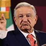 El presidente de México, Andrés Manuel López Obrador, habla durante su conferencia de prensa matutina este lunes en el Palacio Nacional de la Ciudad de México (México). EFE/ José Méndez