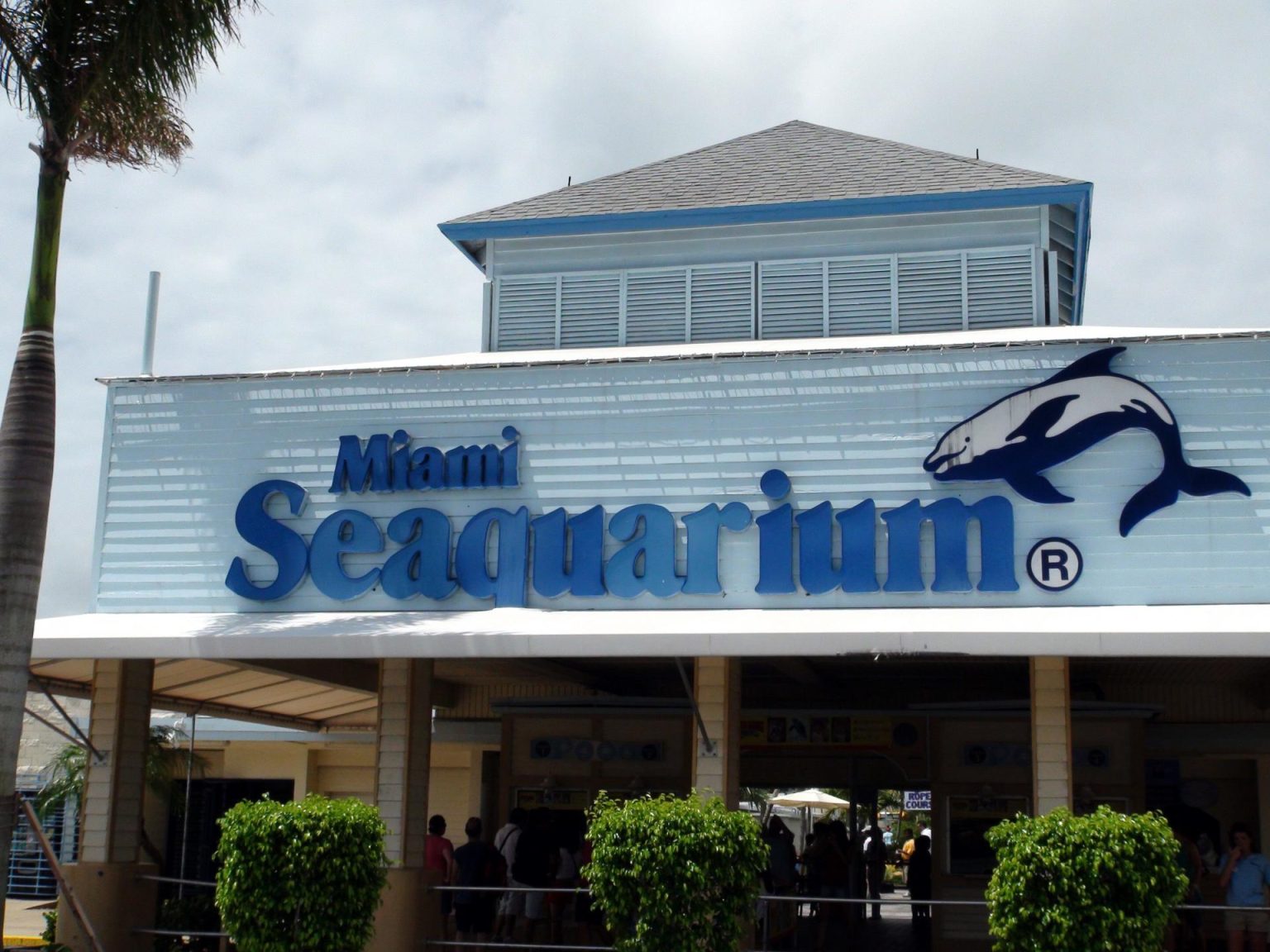 Vista a la entrada principal del Miami Seaquarium, el mayor acuario marino de Estados Unidos. Imagen de archivo. EFE/Emilio López