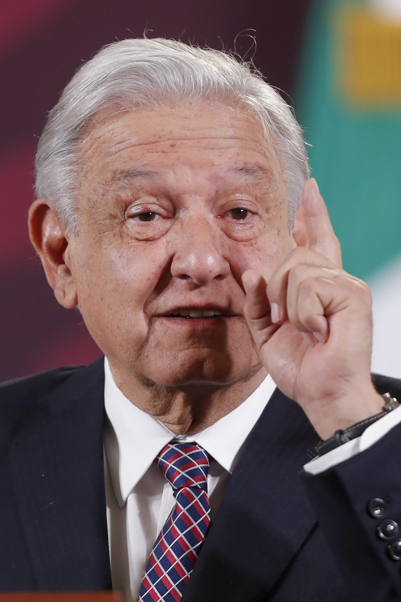 El presidente de México, Andrés Manuel López Obrador, habla durante su conferencia de prensa matutina este miércoles, en el Palacio Nacional en la Ciudad de México. (México). EFE/ Isaac Esquivel
