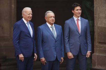 Los presidentes de México, Andrés Manuel López Obrador (c), de Estados Unidos, Joe Biden (i), y el primer ministro de Canadá, Justin Trudeau. Imagen de archivo. EFE/ José Méndez