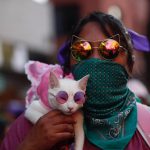 Mujeres participan en una marcha con motivo del Día Internacional de la Mujer, este viernes en Ciudad de México (México). EFE/Sáshenka Gutiérrez