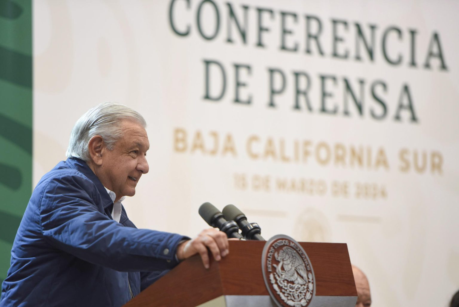 Fotografía cedida por la Presidencia de México que muestra al mandatario mexicano, Andrés Manuel López Obrador, durante una rueda de prensa en el municipio de La Paz, en Baja California Sur (México). EFE/ Cortesía Presidencia de México/SOLO USO EDITORIAL/SOLO DISPONIBLE PARA ILUSTRAR LA NOTICIA QUE ACOMPAÑA(CRÉDITO OBLIGATORIO)