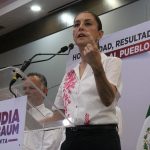 La candidata presidencial del oficialismo Movimiento de Regeneración Nacional (Morena), Claudia Sheinbaum, participa durante un acto público este jueves en Querétaro (México). EFE/ Sergio Adrián Angeles