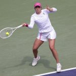 La polaca Iga Swiatek en acción frente a la danesa Caroline Wozniacki en los cuartos de final del WTA 1.000 de Indian Wells, en California (EE.UU.), este 14 de marzo de 2024. EFE/EPA/John G. Mabanglo