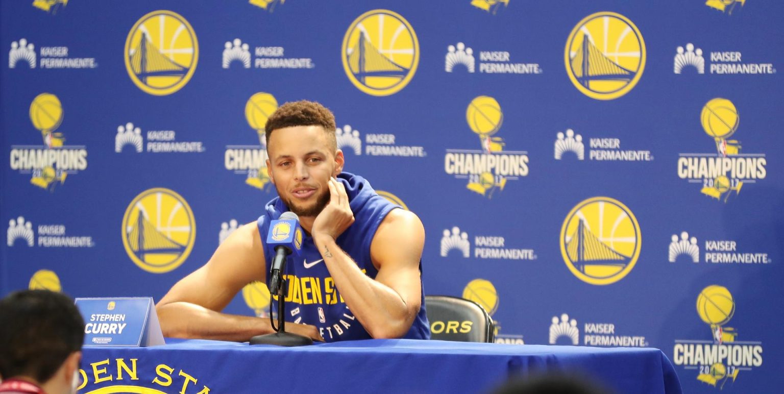 Fotografía de archivo en la que se registró a Stephen Curry, base estrella de los Warriors de Golden State, durante una conferencia de la NBA, en Oakland (California, EE.UU.) EFE/Daniel Murphy