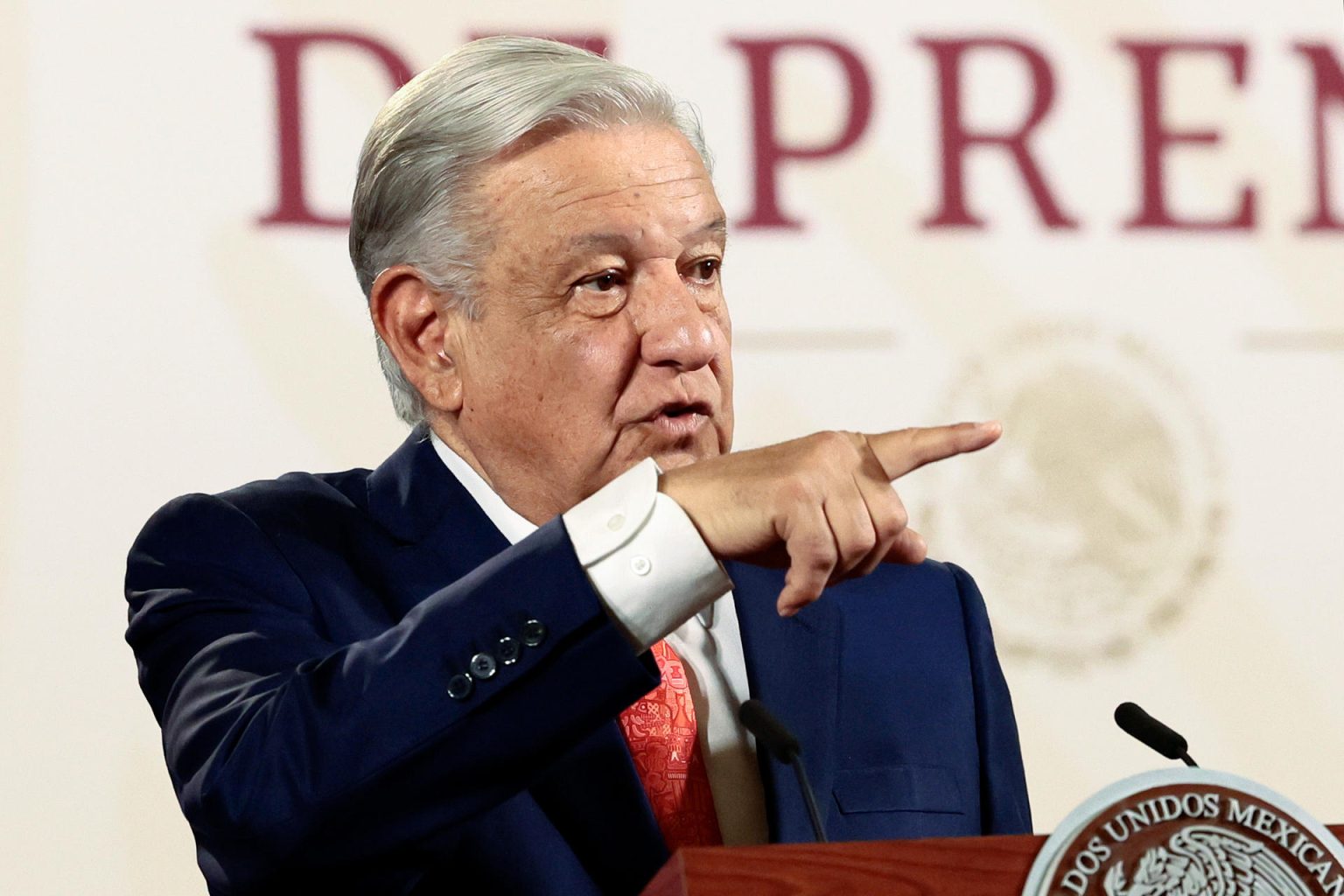 El presidente de México, Andrés Manuel López Obrador, habla durante su conferencia de prensa matutina este lunes, en el Palacio Nacional de la Ciudad de México (México). EFE/ José Méndez