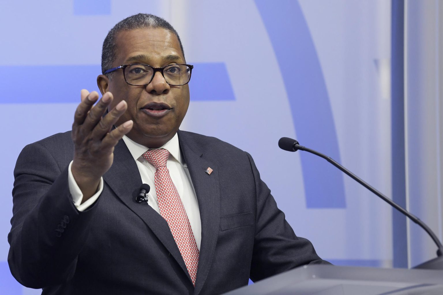 El secretario adjunto del Departamento de Estado para América Latina, Brian Nichols, habla durante una charla en el centro de pensamiento Atlantic Council, en Washington (EEUU). Imagen de archivo. EFE/Lenin Nolly