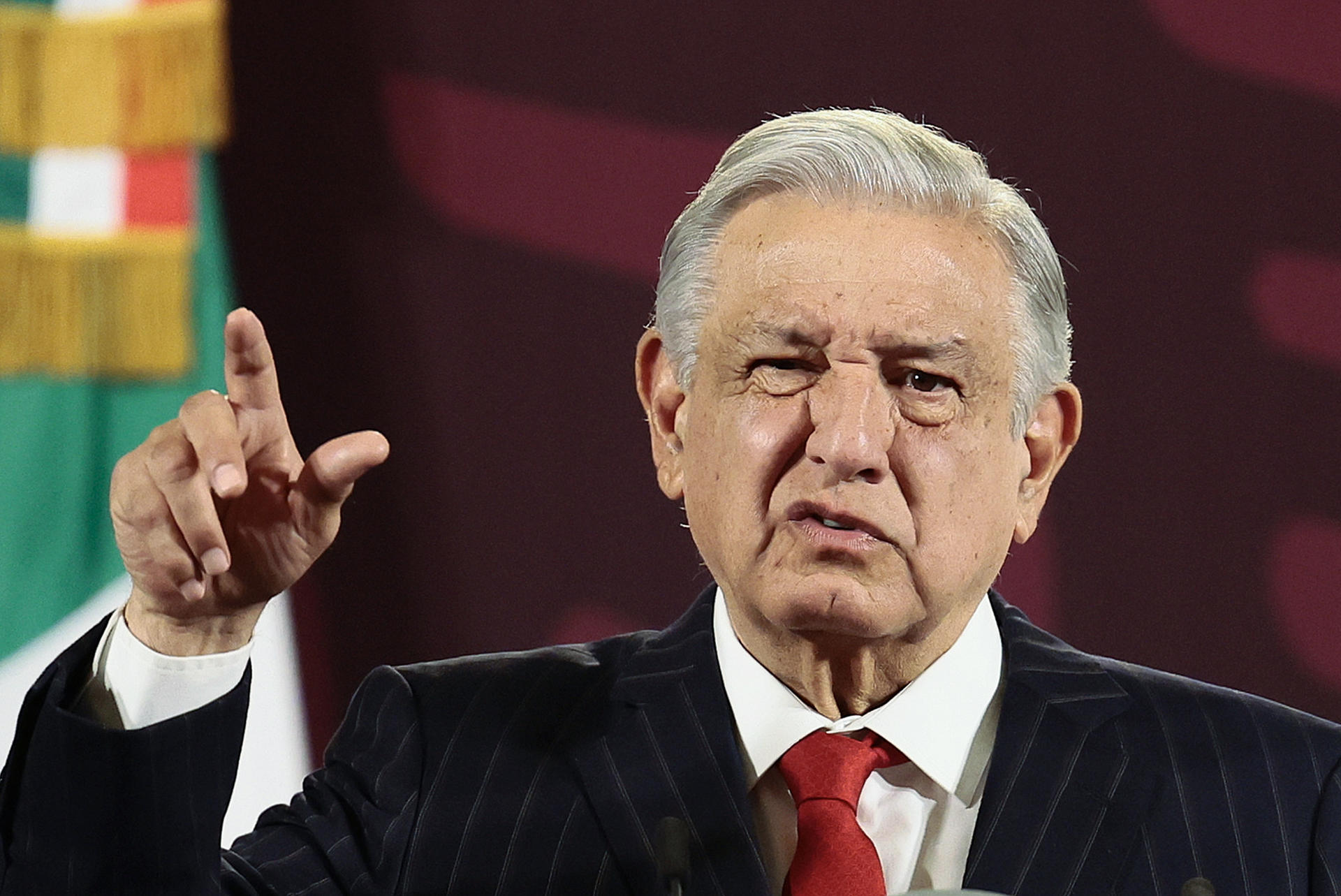 El presidente de México, Andrés Manuel López Obrador, participa durante su conferencia de prensa matutina este martes en Palacio Nacional de la Ciudad de México (México). EFE/José Méndez
