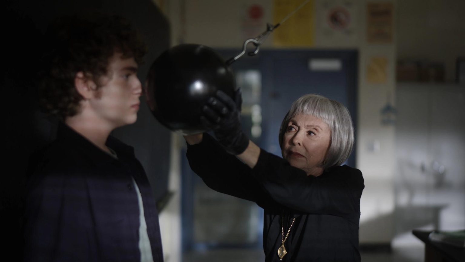 Fotograma cedido por Matthew Rudenberg donde aparecen Connor Kalopsis como Ben Palmer y Rita Moreno como la Sra. Wheeler, durante una escena de la película 'The Prank' de Maureen Bharoocha. EFE/ Matthew Rudenberg / SOLO USO EDITORIAL/ SOLO DISPONIBLE PARA ILUSTRAR LA NOTICIA QUE ACOMPAÑA (CRÉDITO OBLIGATORIO)