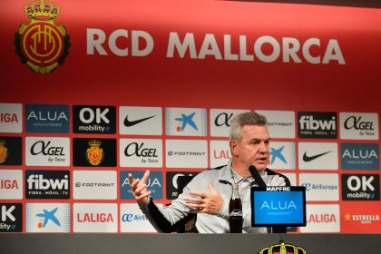 El entrenador del Mallorca, el mexicano Javier Aguirre, en la rueda de prensa en la víspera del encuentro de vuelta de semifinales de Copa del Rey ante la Real Sociedad. EFE/ Miquel A. Borràs