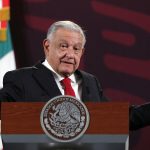 El presidente de México, Andrés Manuel López Obrador, participa durante una conferencia de prensa este martes, en el Palacio Nacional, en la Ciudad de México (México). EFE/Mario Guzmán