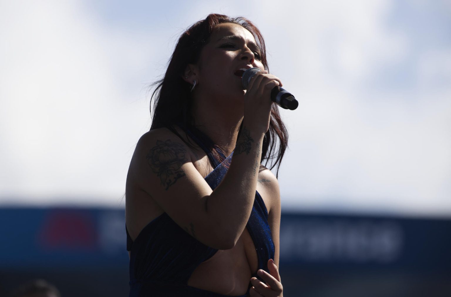 La cantante Daniela Darcourt se presenta durante el 40 aniversario del Día Nacional de la Salsa, este domingo en el Estadio Hiram Bithorn, en San Juan (Puerto Rico). EFE/ Thais Llorca