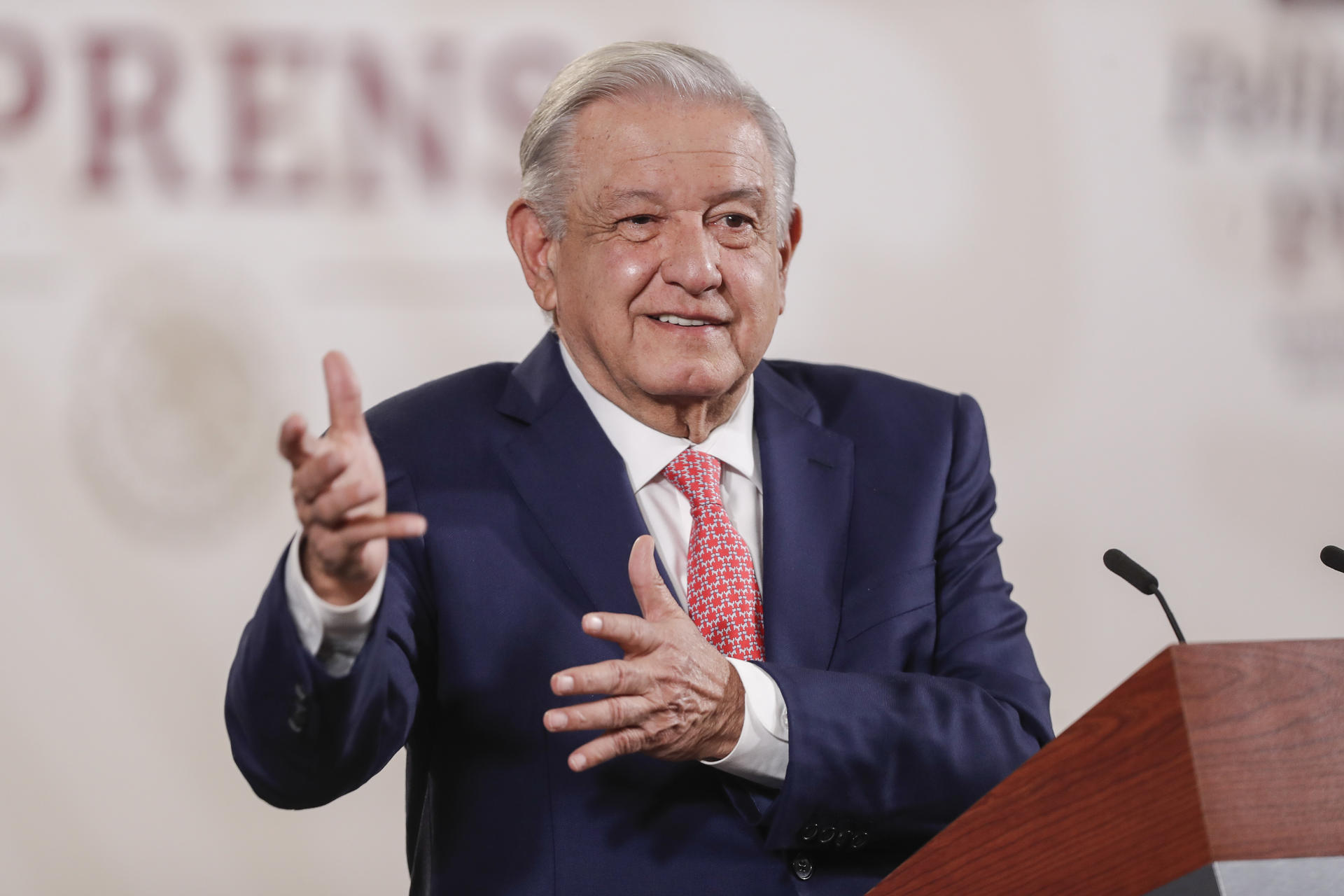 El presidente de México, Andrés Manuel López Obrador, habla durante su conferencia de prensa matutina este martes, en el Palacio Nacional en Ciudad de México (México). EFE/ Isaac Esquivel
