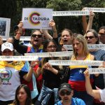 Fotografía de archivo de cientos de venezolanos radicados en Ciudad de México que protestan en el Monumento a los Niños Héroes, en Ciudad de México (México). EFE/Mario Guzmán