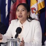 La activista tibetana y representante canadiense en el Comité Directivo de la Red Internacional del Tíbet, Chemi Lhamo, habla durante una rueda de prensa del World Liberty Congress, un grupo creado para unificar las voces 'disidentes' de más de 60 países del mundo, este martes, en el National Press Club en Washington (EE.UU.). EFE/ Lenin Nolly