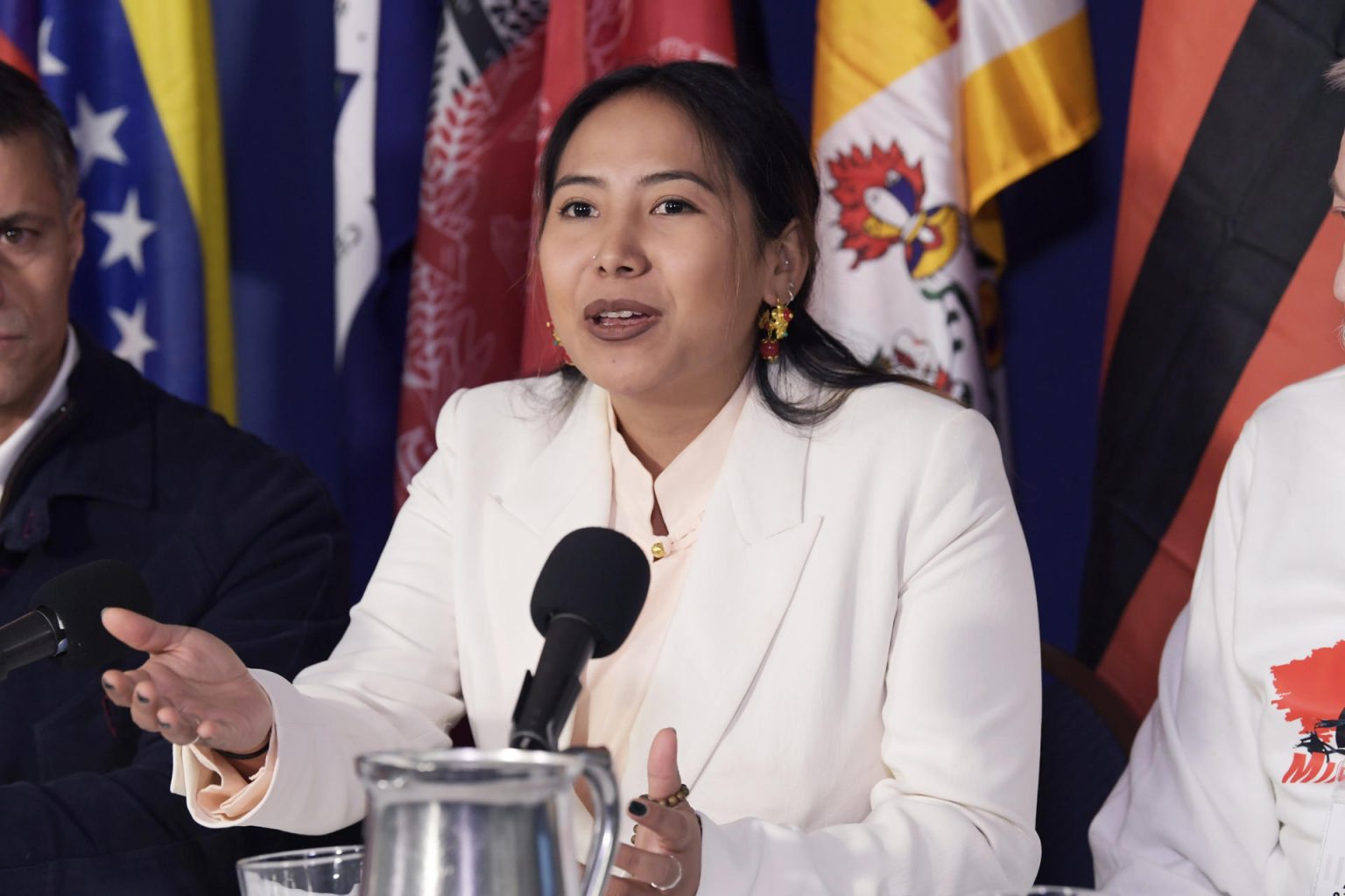 La activista tibetana y representante canadiense en el Comité Directivo de la Red Internacional del Tíbet, Chemi Lhamo, habla durante una rueda de prensa del World Liberty Congress, un grupo creado para unificar las voces 'disidentes' de más de 60 países del mundo, este martes, en el National Press Club en Washington (EE.UU.). EFE/ Lenin Nolly