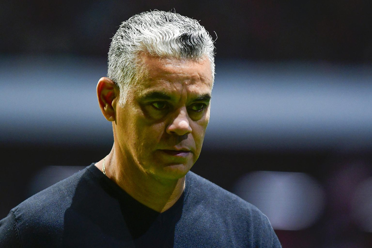 Fotografía de archivo, tomada el pasado 15 de febrero, en la que se registró al entrenador del club costarricense de fútbol Herediano, el mexicano Héctor Altamirano, durante un partido de la Liga de Campeones de la Concacaf, en el estadio Nemesio Diez, en Toluca (México). EFE/Víctor Cruz