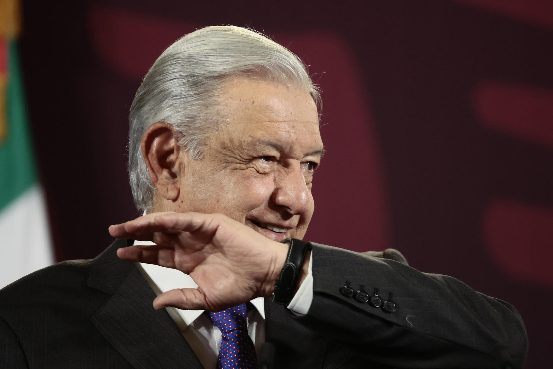 El presidente de México, Andrés Manuel López Obrador, participa durante su conferencia de prensa matutina en Palacio Nacional, este martes en la Ciudad de México (México). EFE/José Méndez
