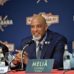 Fotografía de archivo en la que se registró al director ejecutivo del Sindicato de Jugadores de las Grandes Ligas MLB, Tony Clark, durante una conferencia de prensa, en La Habana (Cuba),. EFE/Rolando Pujol