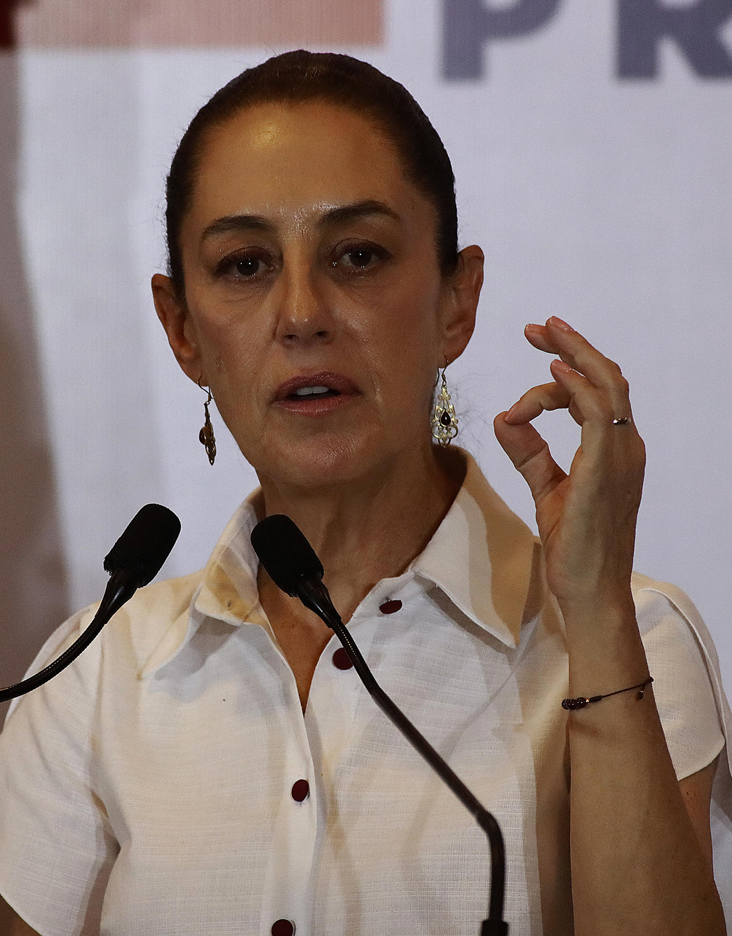 La candidata presidencial de la coalición Sigamos Haciendo Historia Claudia Sheinbaum habla este sábado durante un acto de campaña, en Ciudad Juárez (México). EFE/Luis Torres
