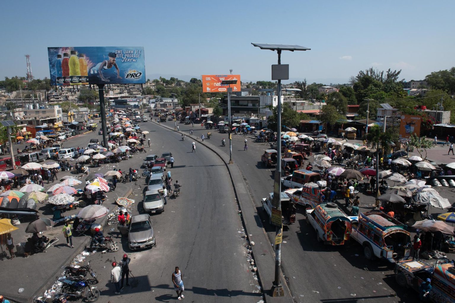 Fotografía de una avenida en Puerto Príncipe (Haití). EFE/ Johnson Sabin