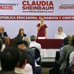 Fotografía cedida este martes por la casa de campaña de la candidata del oficialista Movimiento Regeneración Nacional (Morena), Claudia Sheinbaum (c), durante un acto con docentes y científicos en el estado de Morelos (México). EFE/ Casa de campaña Claudia Sheinbaum SÓLO USO EDITORIAL/SÓLO DISPONIBLE PARA ILUSTRAR LA NOTICIA QUE ACOMPAÑA (CRÉDITO OBLIGATORIO)