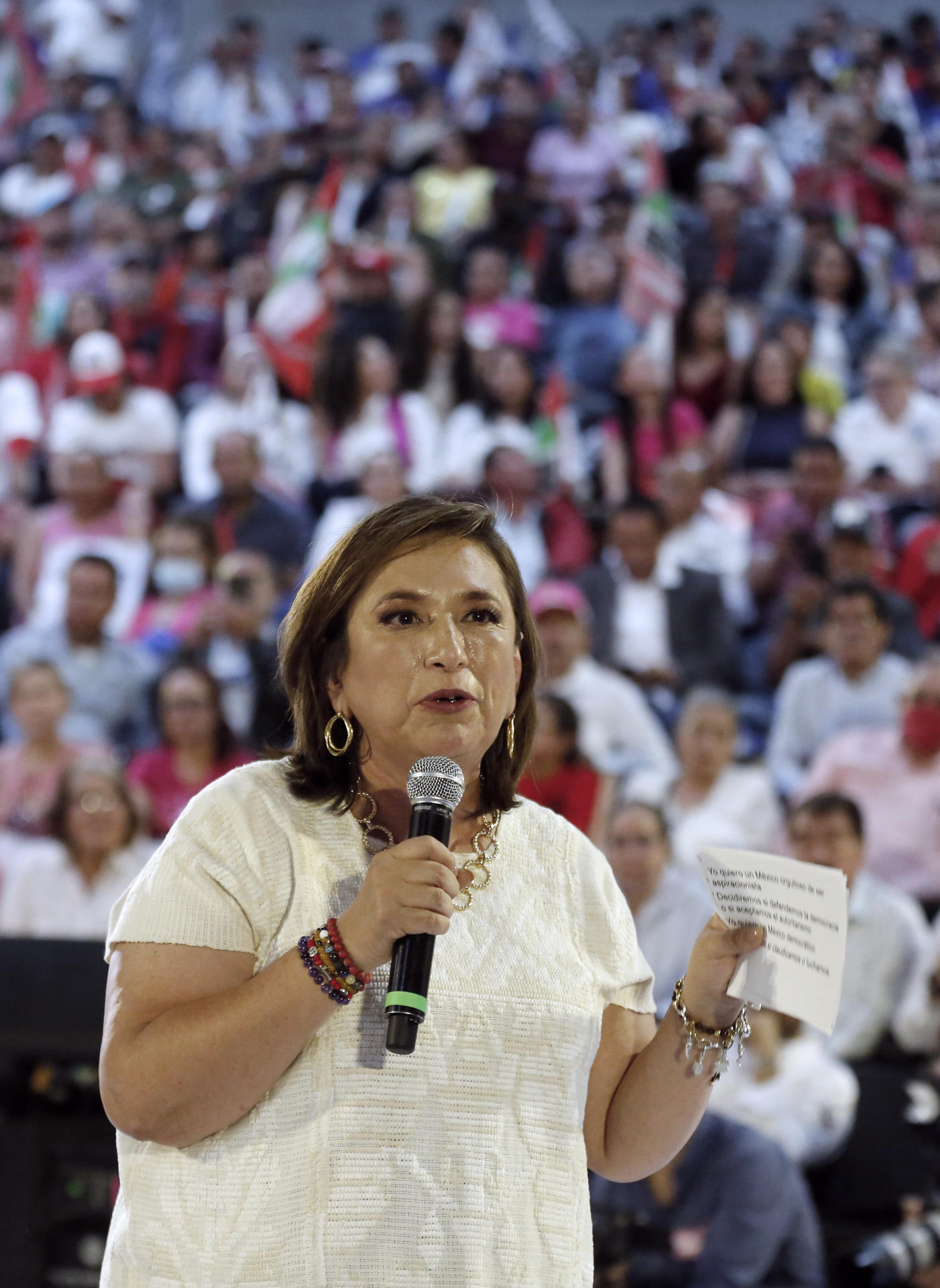 La candidata del frente opositor Fuerza y Corazón por México, Xóchitl Gálvez, participa en un acto público con simpatizantes este sábado, en la ciudad de Guadalajara, en Jalisco (México). EFE/ Francisco Guasco
