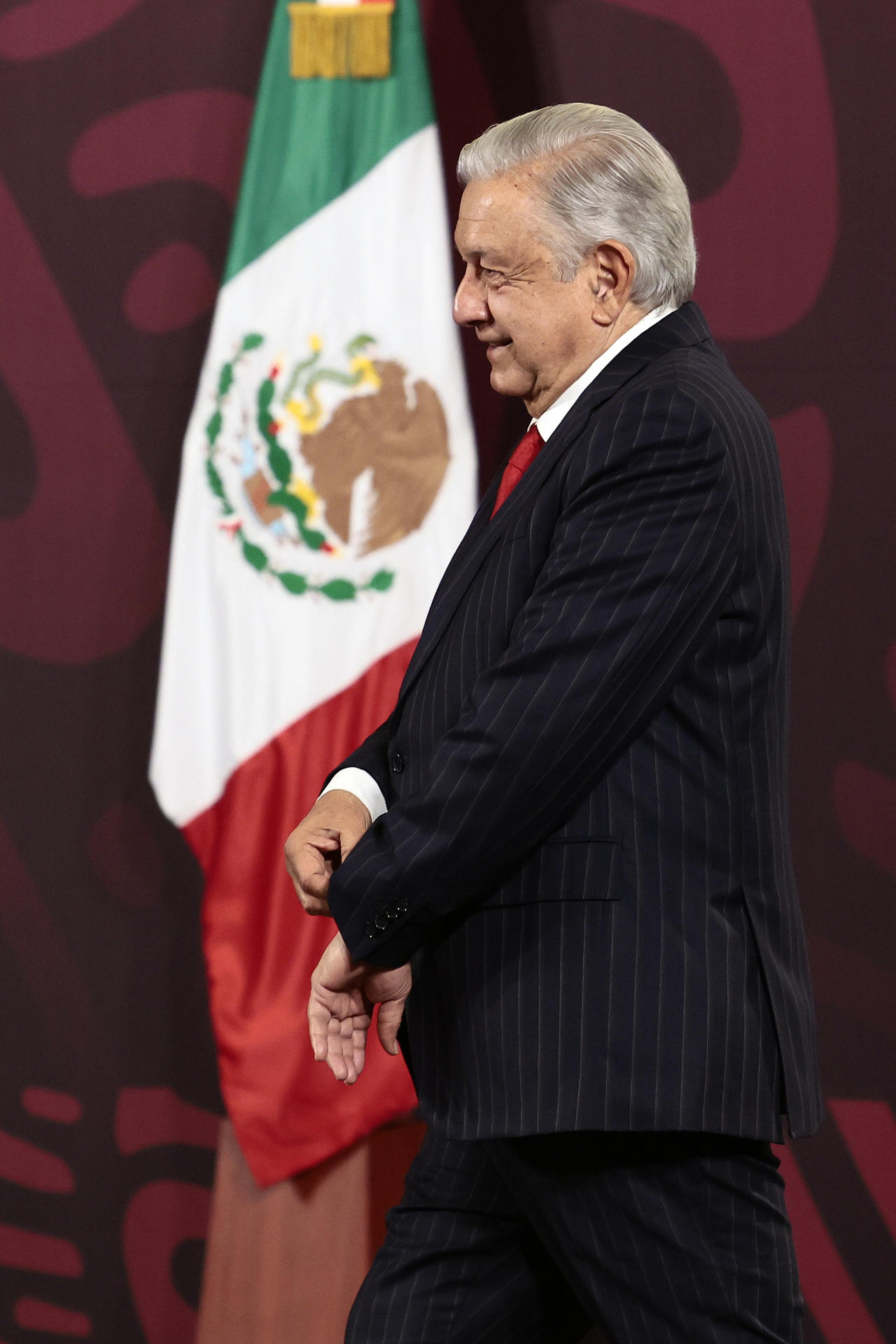 El presidente de México, Andrés Manuel López Obrador, participa durante una conferencia de prensa matutina este miércoles, en Palacio Nacional de la Ciudad de México (México). EFE/José Méndez
