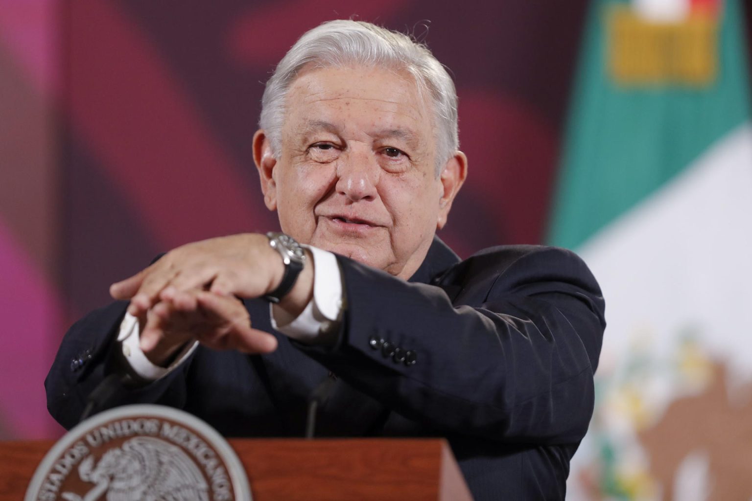 El presidente de México Andrés Manuel López Obrador habla en una rueda de prensa en Palacio Nacional en la Ciudad de México (México). EFE/ Isaac Esquivel